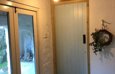 Tiny Cosy Snug - Photo 10