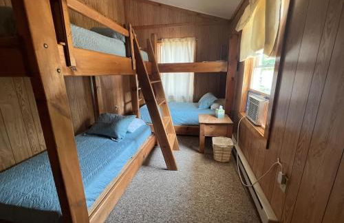 'Northside' Cottage w screened in porch - Photo 9