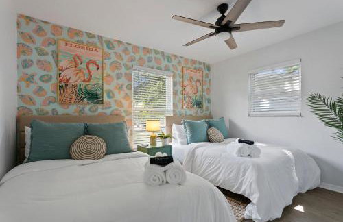 5 min Beaches~Mini Golf~Pool Table~Pets~KING BED + - Foto 20