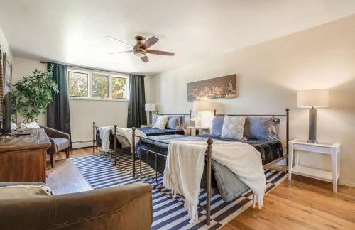 Mid-Century Mod - 7 BR Sleeps 22 - Hot Tub & Game Room - Foto 46