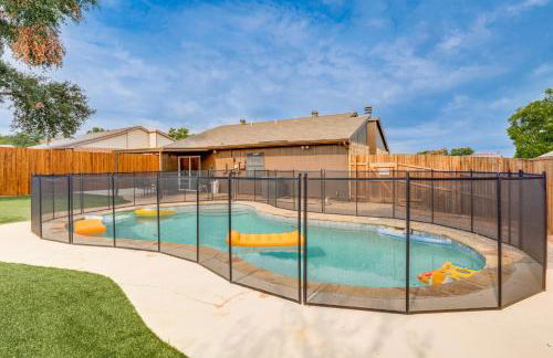 Game Room and Patio Family Home in The Colony! - Foto 24