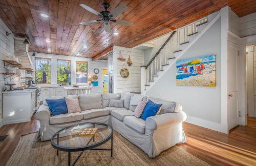 Historic 1926 Summerwind with Heated Pool - 3 Blocks to Beach - Foto 6