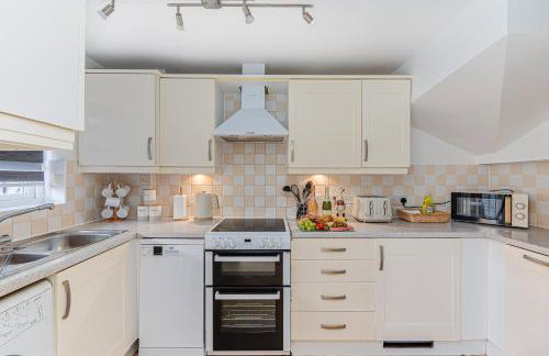 Hunsbury House - Excellent Location - Free Parking, Self-Check-In, SkyTV and Fast Wifi by Yoko Property - Foto 19