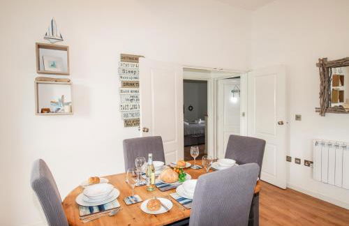 Beside the Sea - Photo 9