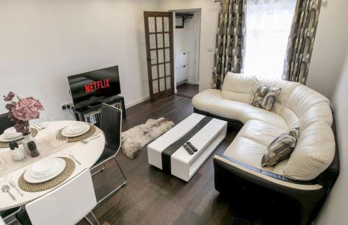 Charming Home - Free Parking - Private Garden - Pass the Keys - Foto 44