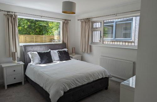 Peaceful Glastonbury Bungalow - Ideally Located - Photo 9