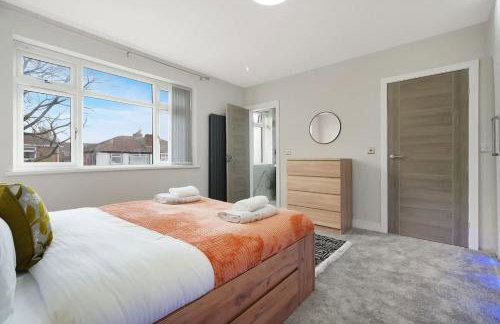 Stylish Home With Free Parking And Easy City Access - Photo 35