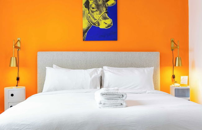 Dual Bachelor Pads w/ Rooftop Lounge & Games Sleeps 26 5 Min to Broadway - Foto 30