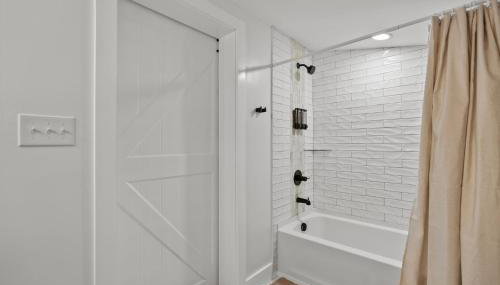 Creekside Stay | Peaceful Cottage | Elkhorn - Foto 2