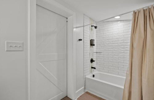 Creekside Stay | Peaceful Cottage | Elkhorn - Foto 2