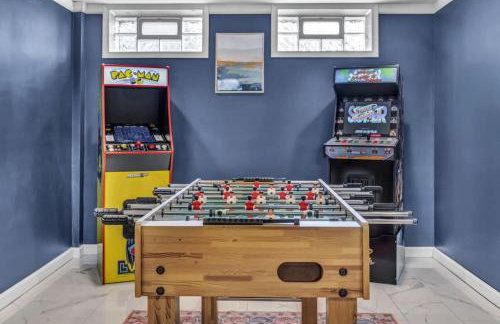 Swim and Relax In our Pool and Hot Tub and Recently Renovated - Photo 4