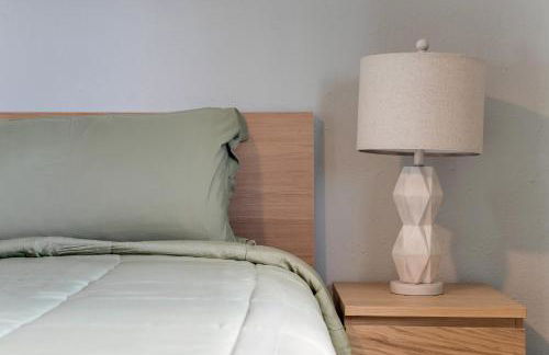 Luxe by Jenn - 3BR Retreat with Heated Pool - Photo 8