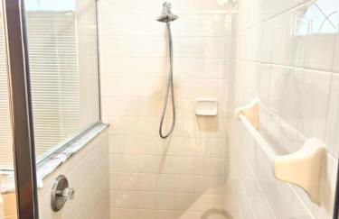 Joyful and Bright 4 Bedroom 3 Bathroom Pool Home - Foto 47