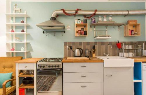 Shoreditch Cinema & Sauna retreat- 2BDR House with Garden & Games Room - Sleeps 6 - Photo 37