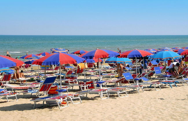 Bungalow in a Resort in Lido del Sole With Terrace - Photo 32