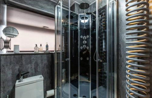 City home with parking and garden- pet friendly - Photo 54