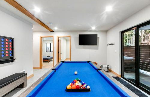 LUXE Hyak Retreat with Sauna, Hot Tub, Game Room, 6BR - Foto 16