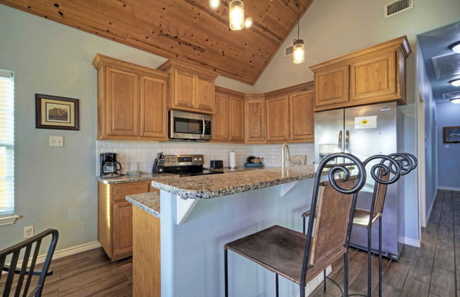 Group Getaway w/ Pool, Boat Dock 2 Homes Laguna Village Retreat by Avantstay - Foto 54