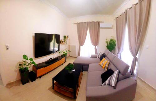 Ηome & Garden with parking close to Olympic Stadium - Photo 1