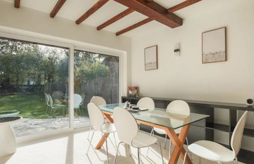 Idyllic Home in Picturesque Village of Wraysbury - Pass the Keys - Foto 13