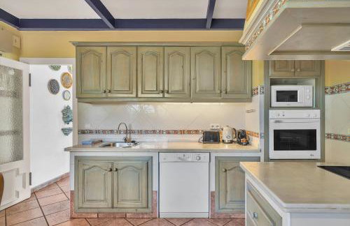 Villa Arin - Beachside Family Home by Finest Rentals - Photo 45