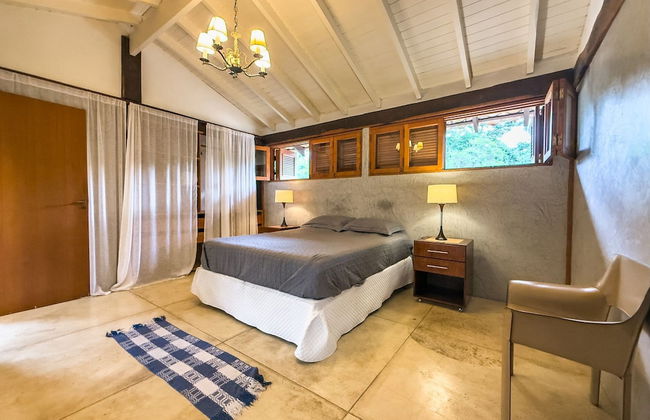 Casa com Piscina Privativa e Natureza – Granja Viana, São Paulo - Foto 1