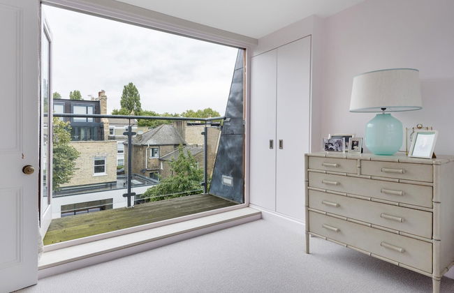 Chic Wandsworth Home With Patio - Photo 18