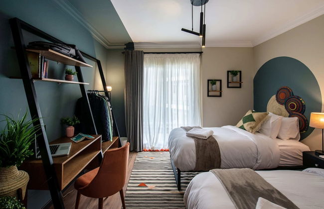 Xuru Stays I Waterfront Designer 2BR - 5 min to Airport - Foto 7