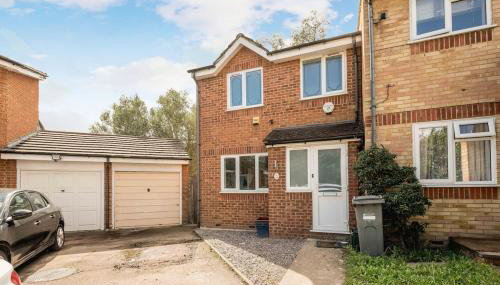 Family-Friendly 3-Bed House with Huge Garden - Foto 2