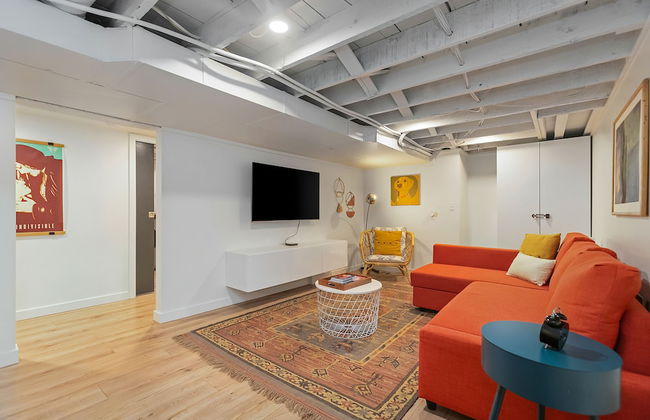 Mid-Century Vibes Basement - Foto 14