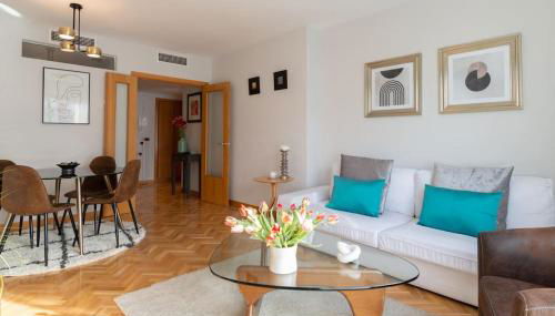 Vivienda con zona de trabajo, piscina y parking - Foto 1