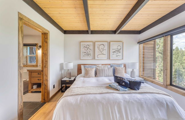 Lake View, Firepit, Game Room Remodeled Lake Tahoe Luxury Cabin by Avantstay - Foto 48