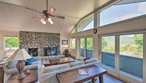 House with Balcony about 5 Mi to Cranmore Resort! - Foto 4