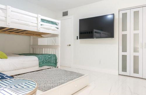 Waterfront HotTub Steps from the Airport Boat Slip - Foto 25