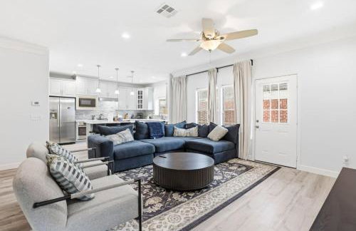 O18B Spacious 3BR Home Sleeps 10 With 2 Living Areas - Foto 2