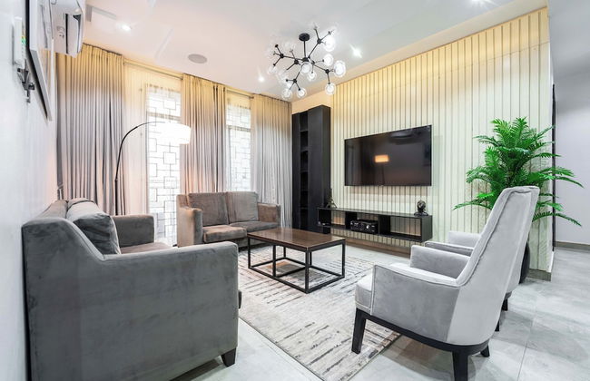 The Azaria Hotel & Apartment - Photo 57