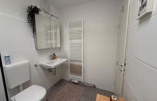 100qm-3 Room-Free Privat Parking-WIFI-SN Apartment - Foto 18