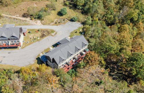 Wolf's Den~Views~Hot Tub~Home Theater~Hatley Ski! - Foto 64