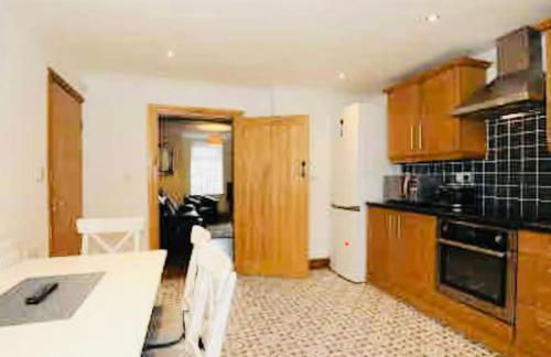 Gethin Lodge cosy Holiday cottage Near BPW with secure double garage with cctv sleeps up to 6 guests - Photo 15