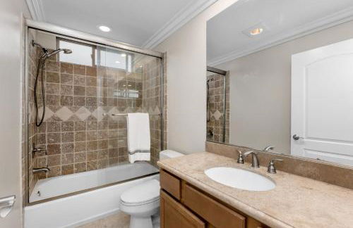Luxury 2-Bedroom Condo in Studio City - Foto 12