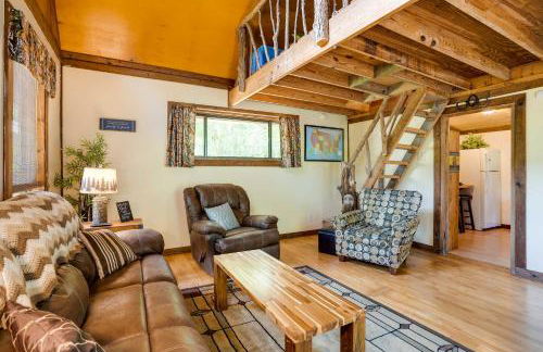 Cozy Georgia Abode with Deck, Fire Pit and Lake Access - Foto 1