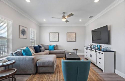 Modern Beach House with Fire Pit and Swimming Pool - Foto 8