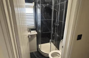 Double Room Ensuite in Croydon Family Home - Foto 6