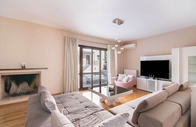 Inviting Villa in Anavissos With Communal Pool - Foto 17