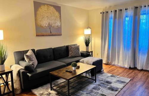 Beautiful 2BR Apartment. Black-out Curtains - Foto 1
