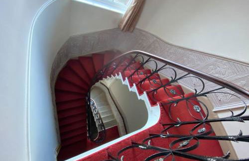 Beautiful Grade II listed apartment. - Photo 27