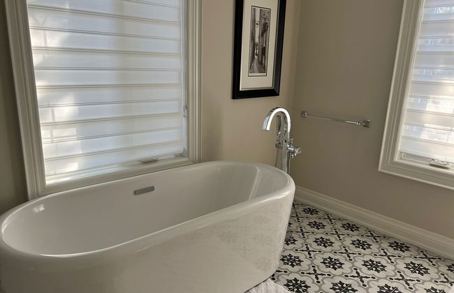 New Waterfront Mansion by Simply Comfort - Foto 20