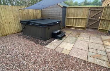 stylish and modern Spacious 2 bedroom apartment - Photo 2