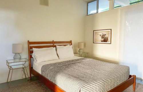 Retro Rendezvous Pool and Spa MidCentury Modern Home - Foto 34