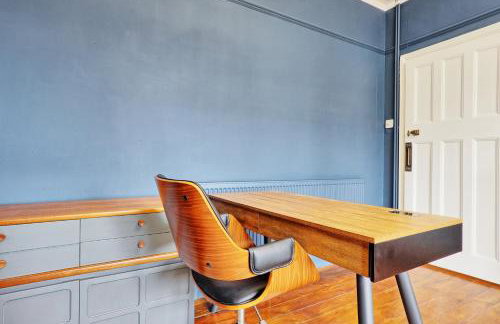 Spacious 4-Bedroom Home Near Station Seafront - Pass the Keys - Foto 27